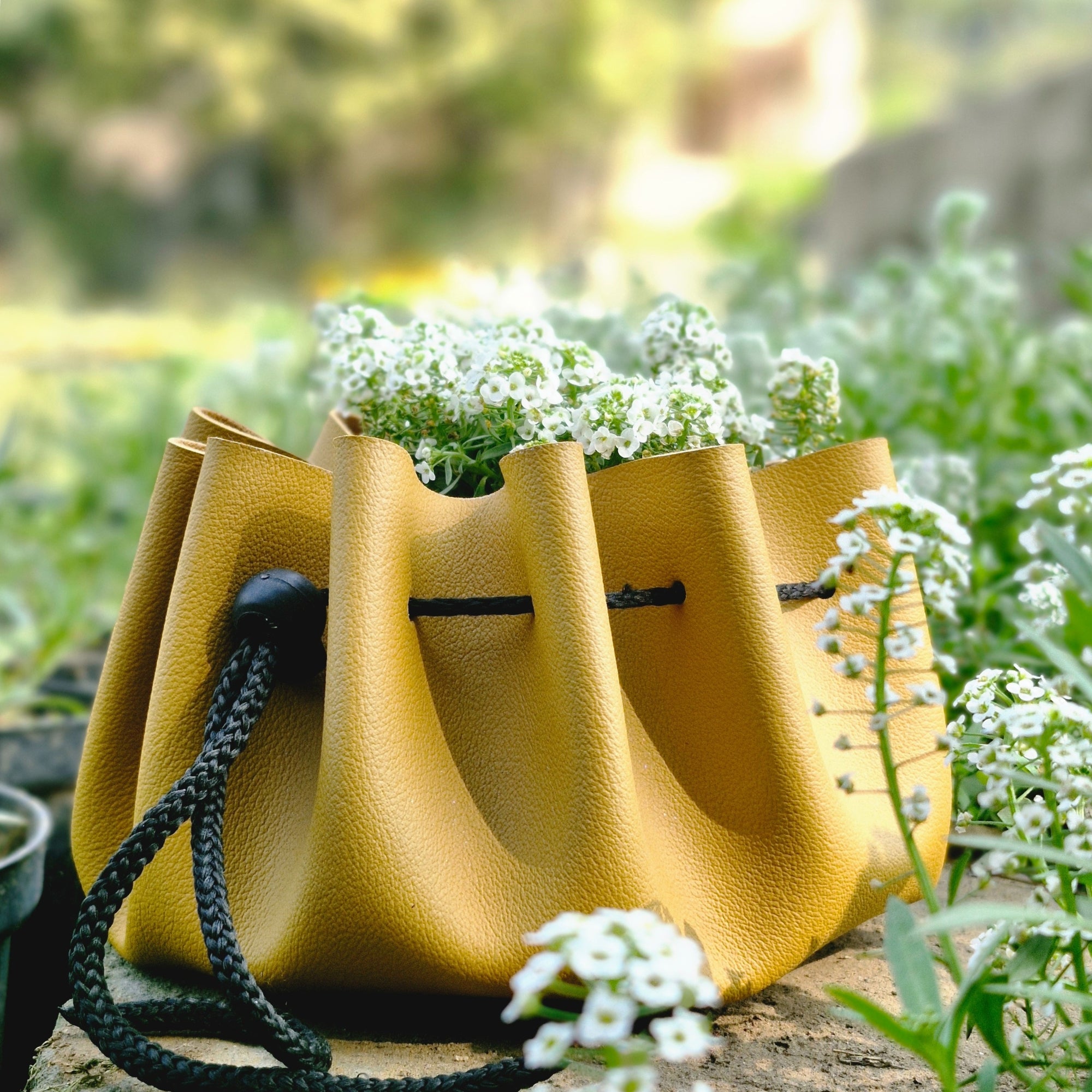Chic Multipurpose Basket Bag: Versatile Home Accent