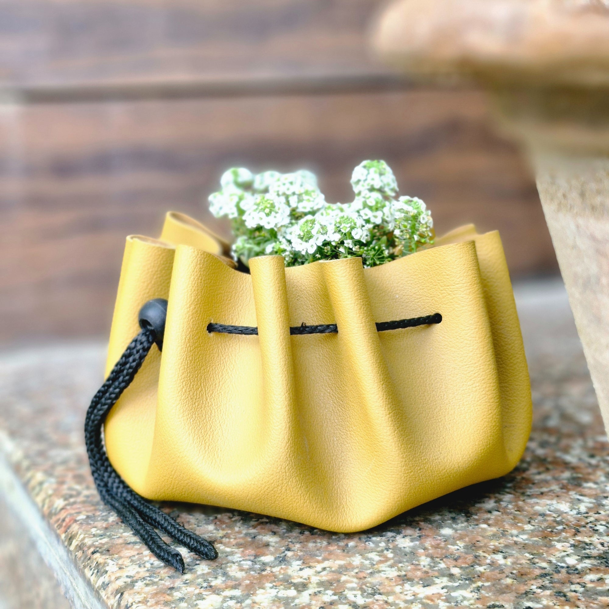 Chic Multipurpose Basket Bag: Versatile Home Accent