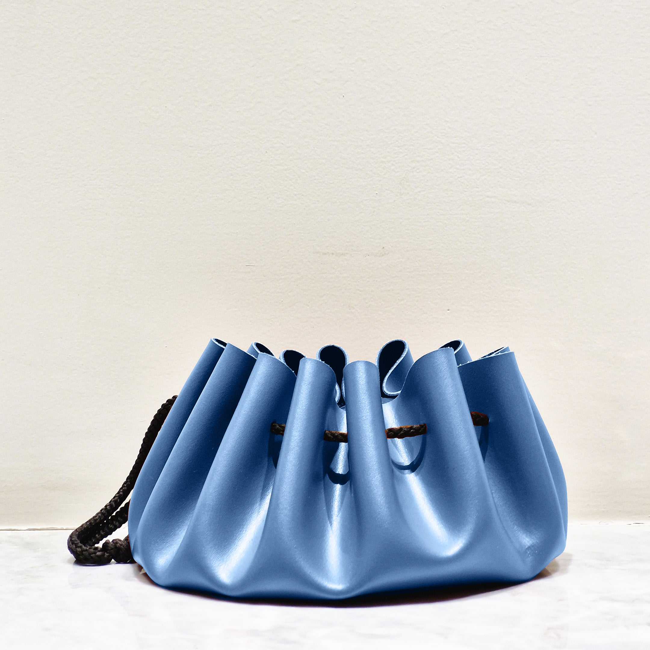 Chic Multipurpose Basket Bag: Versatile Home Accent