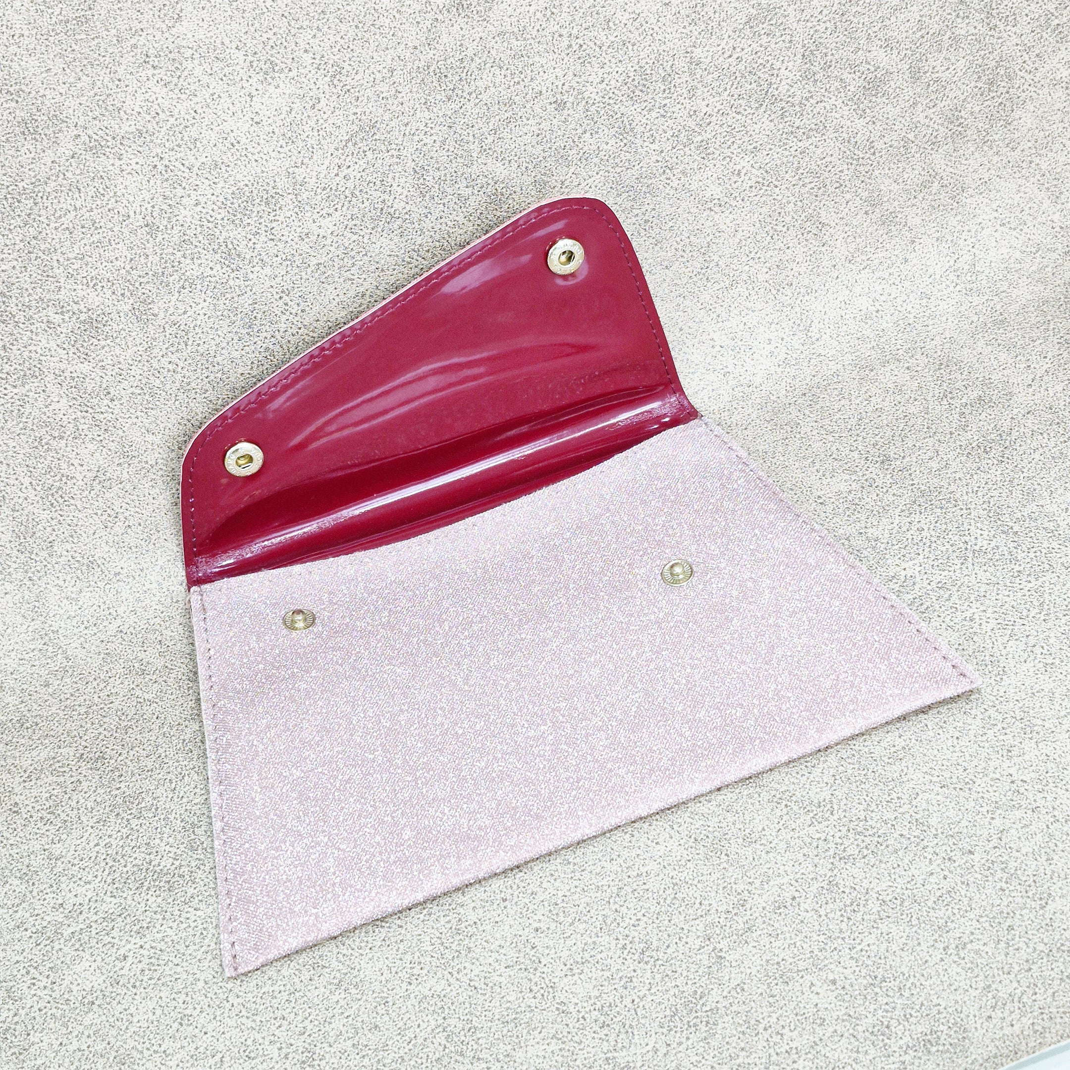 Dual Tone Flap Closure